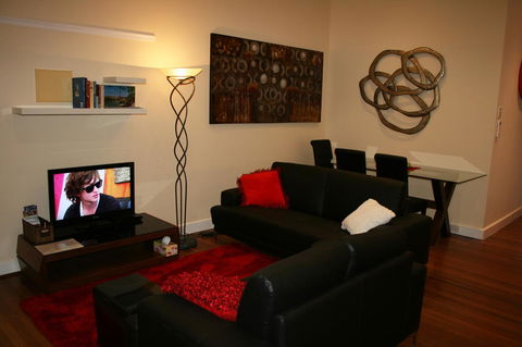 Kenata-Fairway Apartment Hotel - Local Tourism 8