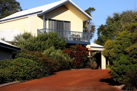 Bayside Villas - Accommodation Australia 24