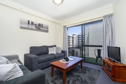 Oversized Eastend Sleeps 6 Free PARKING+POOL WIFI - Bed n Breakfasts 6
