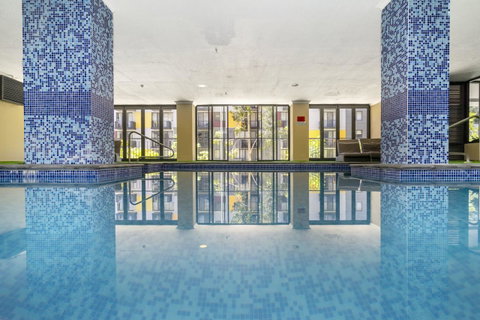 Oversized Eastend Sleeps 6 Free PARKING+POOL WIFI - Bed n Breakfasts 13