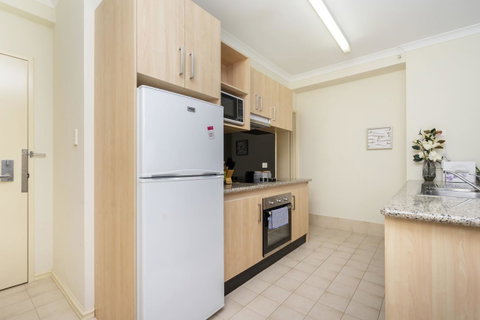 Oversized Eastend Sleeps 6 Free PARKING+POOL WIFI - Bed n Breakfasts 17