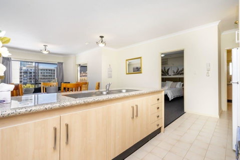 Oversized Eastend Sleeps 6 Free PARKING+POOL WIFI - Bed n Breakfasts 39