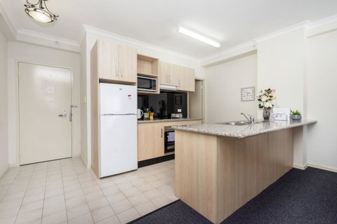 Oversized Eastend Sleeps 6 Free PARKING+POOL WIFI - Bed n Breakfasts 10