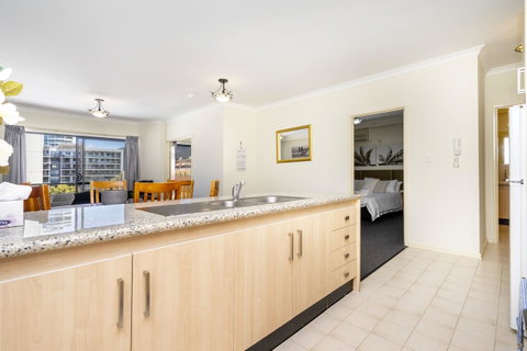 Oversized Eastend Sleeps 6 Free PARKING+POOL WIFI - Bed n Breakfasts 4