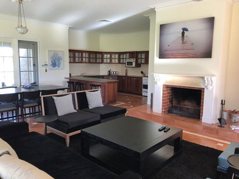 Caves Road Guest Houses - Accommodation Australia 8