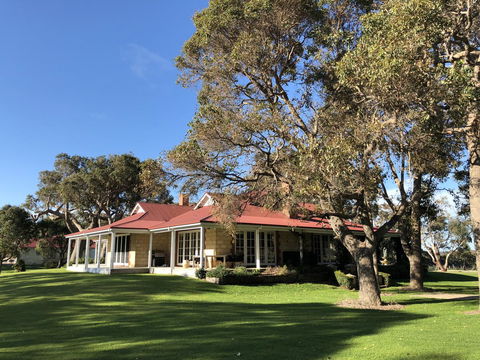 Caves Road Guest Houses - Accommodation Australia 4