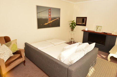 Midgard Cottage - Great Location & Close To Airport - Australia Shopping 11