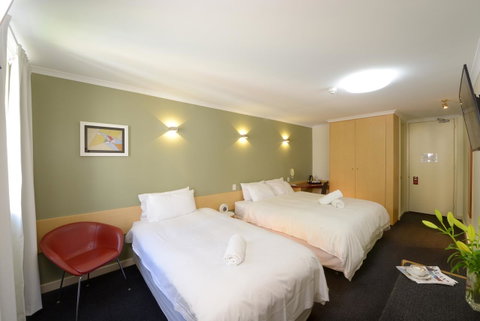 Sullivans Hotel - Bed n Breakfasts 11