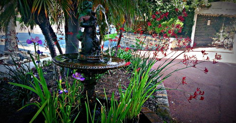 Sullivans Hotel - Bed n Breakfasts 24