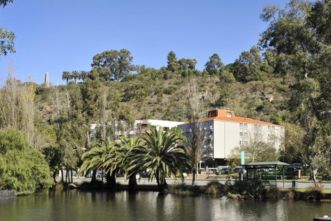 Sullivans Hotel - Bed n Breakfasts 0