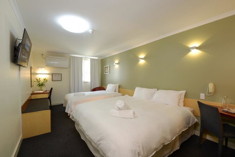 Sullivans Hotel - Bed n Breakfasts 12