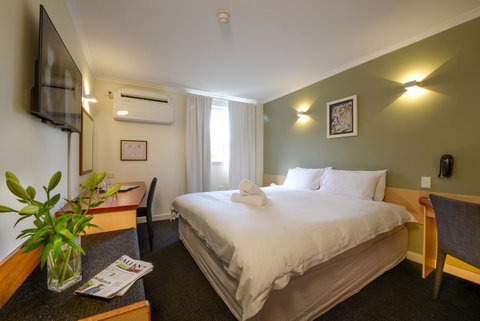 Sullivans Hotel - Bed n Breakfasts 13