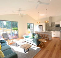Sunny Blinco Street House - Accommodation Australia