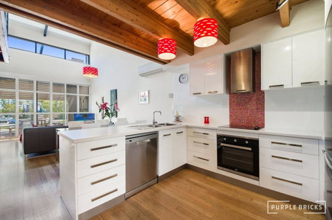 Spacious Central Townhouse - Accommodation Australia 3