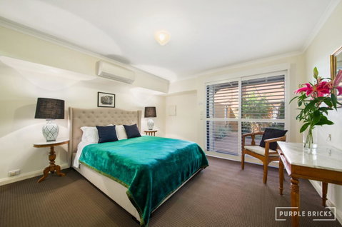 Spacious Central Townhouse - Accommodation Australia 7