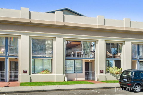 Spacious Central Townhouse - Accommodation Australia 11