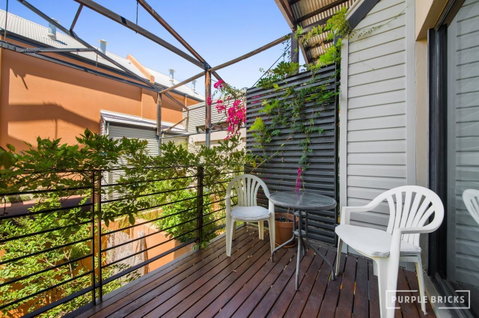 Spacious Central Townhouse - Accommodation Australia 10
