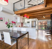 Spacious Central Townhouse - Accommodation Australia
