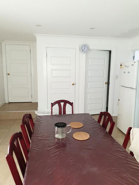 DIANELLA Budget Rooms Happy Place To Stay - Accommodation Australia 10