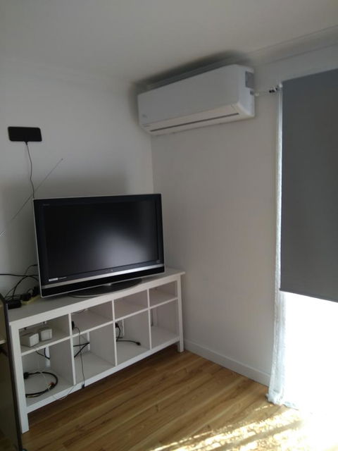 DIANELLA Budget Rooms Happy Place To Stay - Accommodation Australia 32