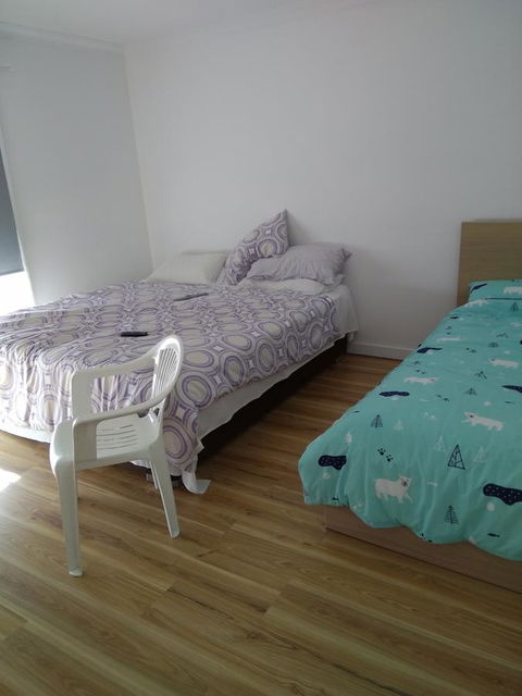 DIANELLA Budget Rooms Happy Place To Stay - Accommodation Australia 13