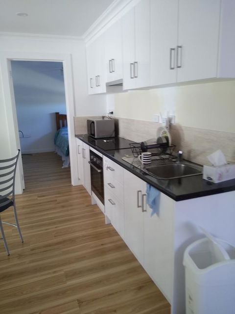 DIANELLA Budget Rooms Happy Place To Stay - Accommodation Australia 9