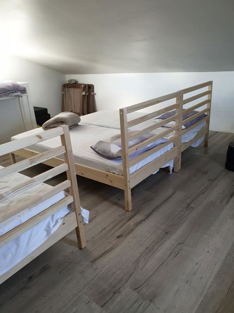 DIANELLA Budget Rooms Happy Place To Stay - Accommodation Australia 21