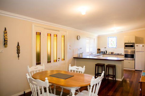 Yvonnes Rest Holiday Home - Accommodation Australia 0