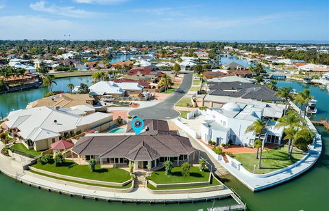 LA ANCHOR ON THE CANALS (MANDURAH) - Accommodation Australia 0