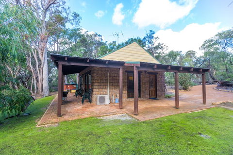 Yelverton Brook Conservation Sanctuary - Accommodation Australia 12