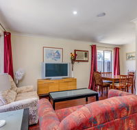 Brilliant neat convenient family-friendly house - Accommodation Australia