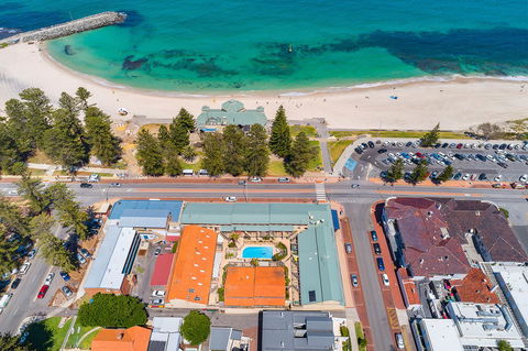 Cottesloe Beach Chalets - Accommodation Australia 12