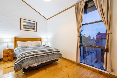 Cottesloe Beach Chalets - Accommodation Australia 3