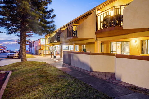 Cottesloe Beach Chalets - Accommodation Australia 4