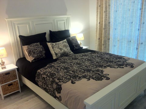 Applegate Lane Chalet - Accommodation Australia 9