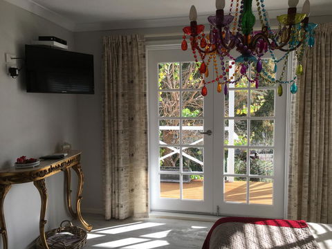 Applegate Lane Chalet - Accommodation Australia 6