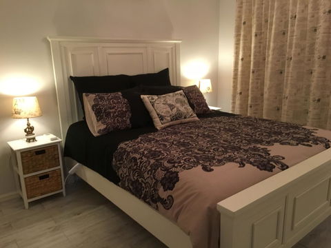 Applegate Lane Chalet - Accommodation Australia 8