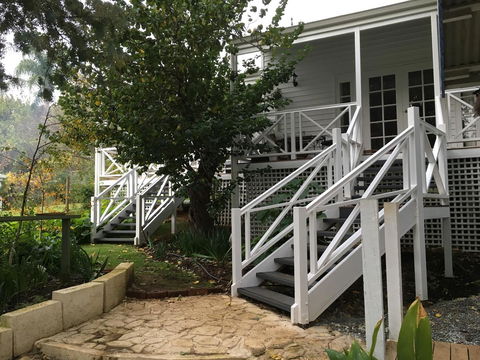 Applegate Lane Chalet - Accommodation Australia 5