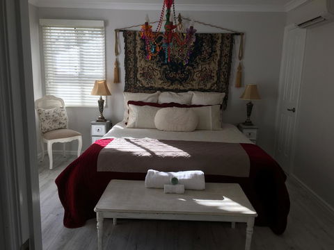 Applegate Lane Chalet - Accommodation Australia 7