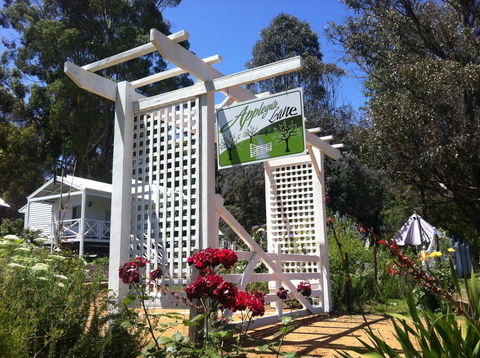 Applegate Lane Chalet - Accommodation Australia 14