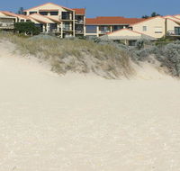 Scarborough  Absolutely Beachfront - Accommodation Australia