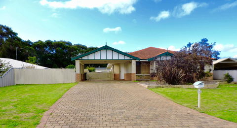 Silver Gull Family Retreat - Accommodation Australia 0