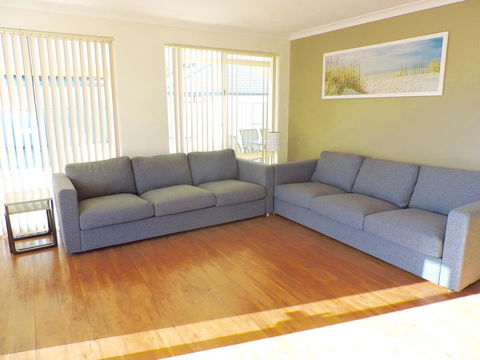 Silver Gull Family Retreat - Accommodation Australia 3