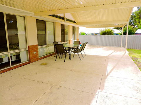 Silver Gull Family Retreat - Accommodation Australia 11