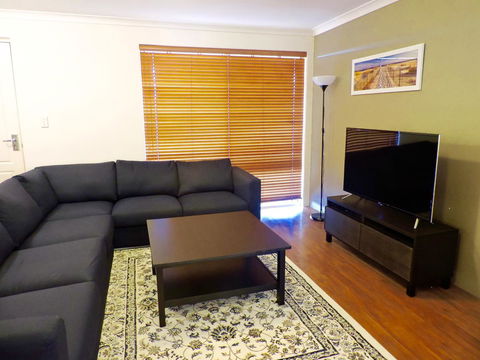 Silver Gull Family Retreat - Accommodation Australia 2