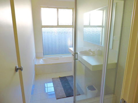 Silver Gull Family Retreat - Accommodation Australia 10