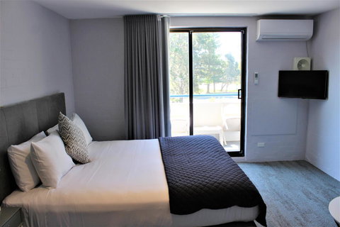 Atrium Hotel Mandurah - Bed n Breakfasts 7