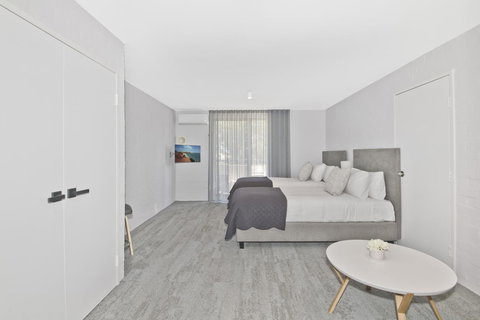 Atrium Hotel Mandurah - Bed n Breakfasts 23