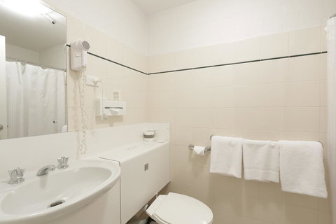 Atrium Hotel Mandurah - Bed n Breakfasts 37