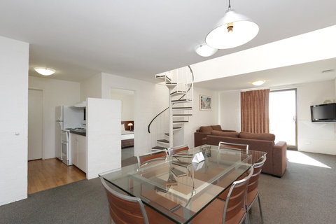 Atrium Hotel Mandurah - Bed n Breakfasts 17